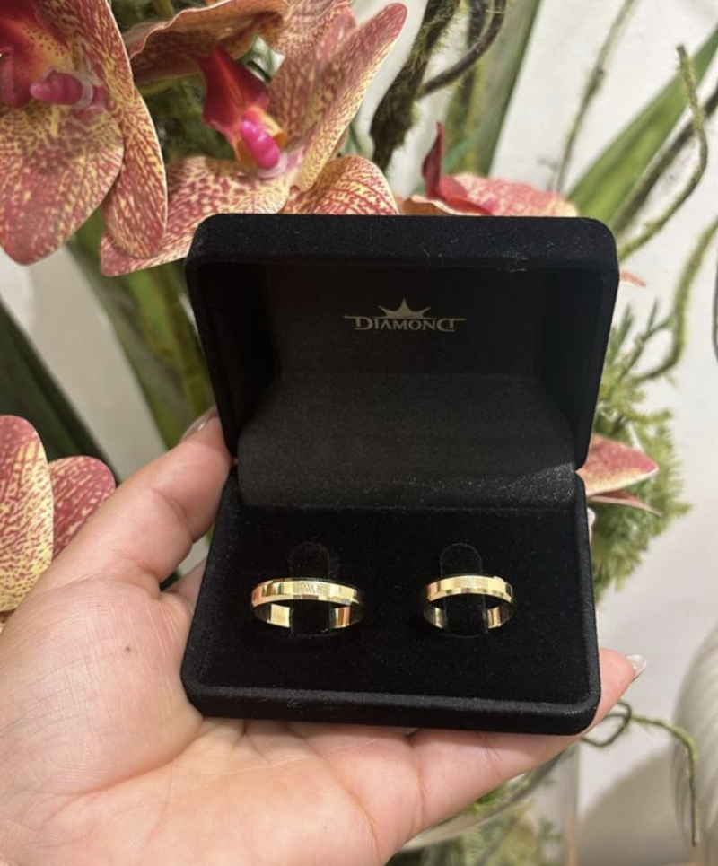 Aliança em Ouro 18K Quadrada Quina Italiana 4.0mm
