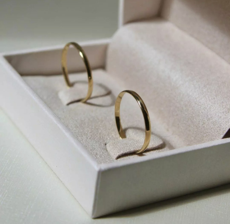 Aliança em Ouro 18K Quadrada 2mm