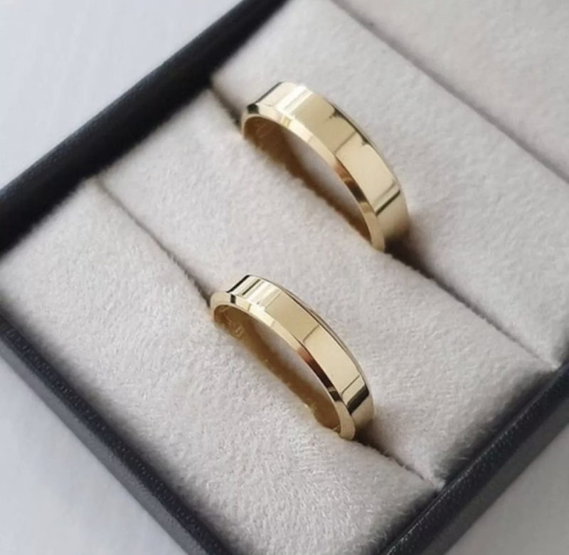 Aliança em Ouro 18K Quadrada Quina Italiana 6mm